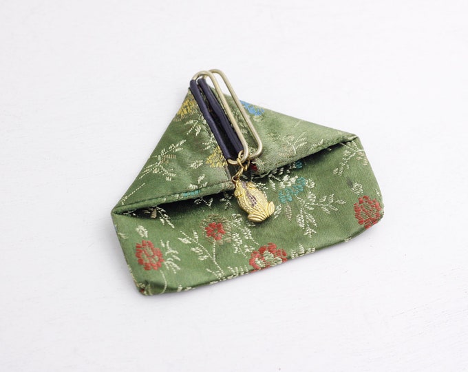 Green coin wallet, change purse in green flower silk with frog button closure, tiny vintage wallet, fabric wallet, spring launch green