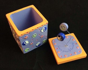 Vintage Claire's Accessories trinket box - collectible trinket holder with reversible lid - 90s kids toys - peace sign and yin yang