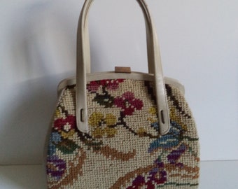 1950s mod tapestry handbag// Mad Men floral needlepoint pocketbook// Granny carpet top handle purse// Vintage Jana