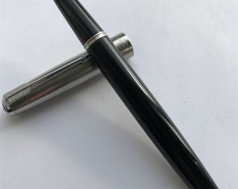 Vintage Parker 51 fountain pen Black gloss Lustaloy cap, 14k nib, fully serviced
