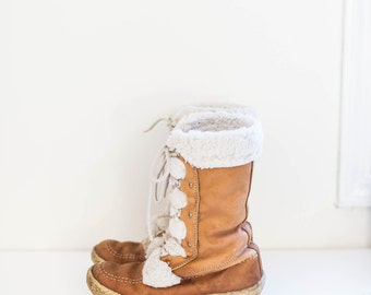 MUKLUKS vintage leather mid calf winter boots - caramel brown and lace up eskimo boots - women's size 8.5