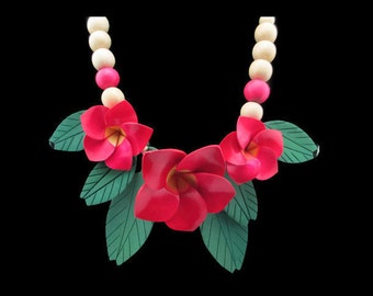 Vintage kitsch Fuschia Frangipani Hot Pink Flower Lover Bib Wooden Necklace
