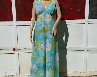 Vintage 1970's Floral Sleeveless Empire Waist Maxi Dress in Size Medium. Lined/Event/Wedding Guest/Alternative Wedding/Gala/Made in the USA.