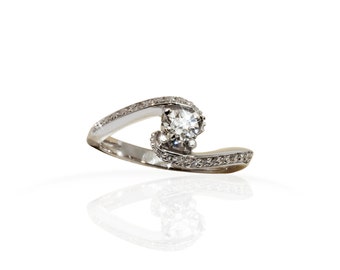 18kt white gold diamond engagement ring