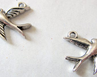 Breloque Hirondelle - Couleur: argent vieilli