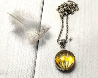 Yellow daisy Pressed flowers Tiny necklace Flower necklace Nature lover Rustic pendant Yellow Stained glass Unique jewelry Natural flower