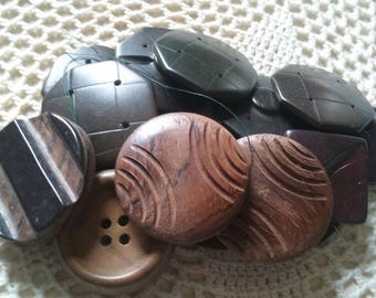 16 vintage wood buttons.