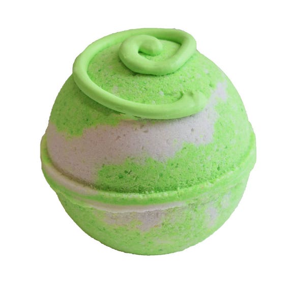 Items similar to Coconut Lime Bath Bomb on Etsy