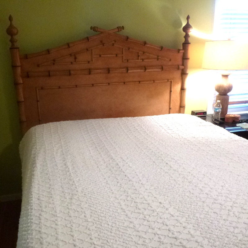 VINTAGE White CHENILLE BEDSPREAD/ Queen