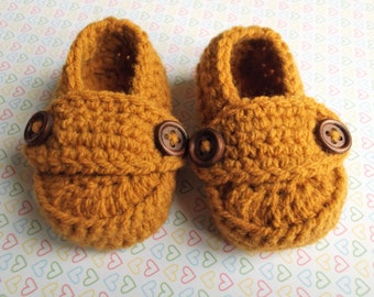 baby crochet loafers; knit baby shoes, baby boy shoes, baby booties; tan button loafers; 0-3mth size ready to ship, uk seller