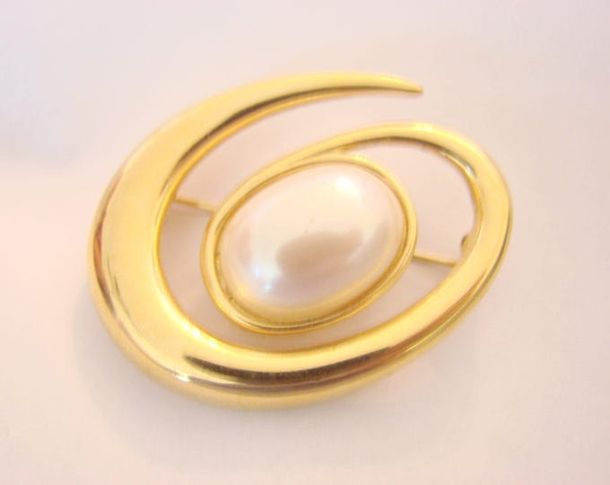 Vintage Monet Modernist Goldtone Pearl Cabochon Brooch Designer Signed Jewelry Jewellery