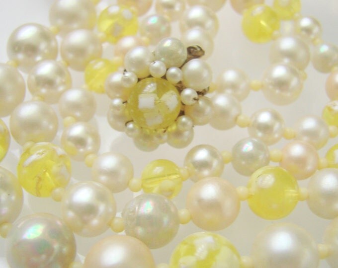 Mid Century Bead Bib Necklace / Simulated Pearls / Translucent Yellow Art Glass Beads / 1960s / Vintage Costume Jewelry