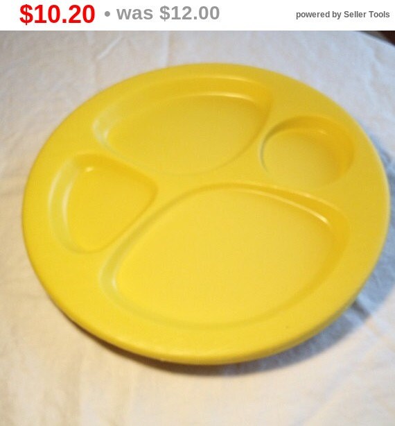 Thanksgiving Sale Vintage Plastic Snack Plates / by vintagepoetic
