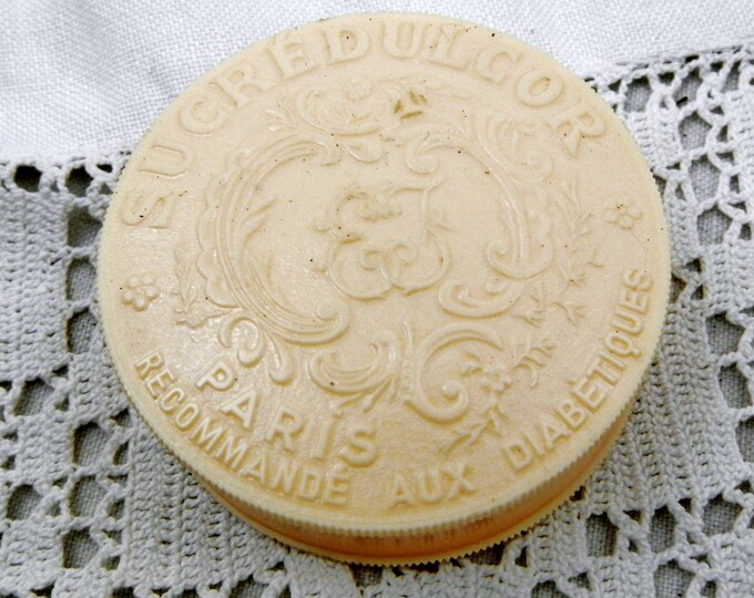 Small Vintage French Melamine Sucredulcor Paris Round Pill Box, Apothecary, Chemist, Pharmacy, Retro Vintage, Home, Collectible, Pale Cream