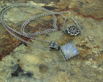 Moonstone Necklace, Rainbow Moonstone, Square Moonstone Necklace, Crown Set, Moonstone, Protection Necklace, Natural Moonstone Pendant