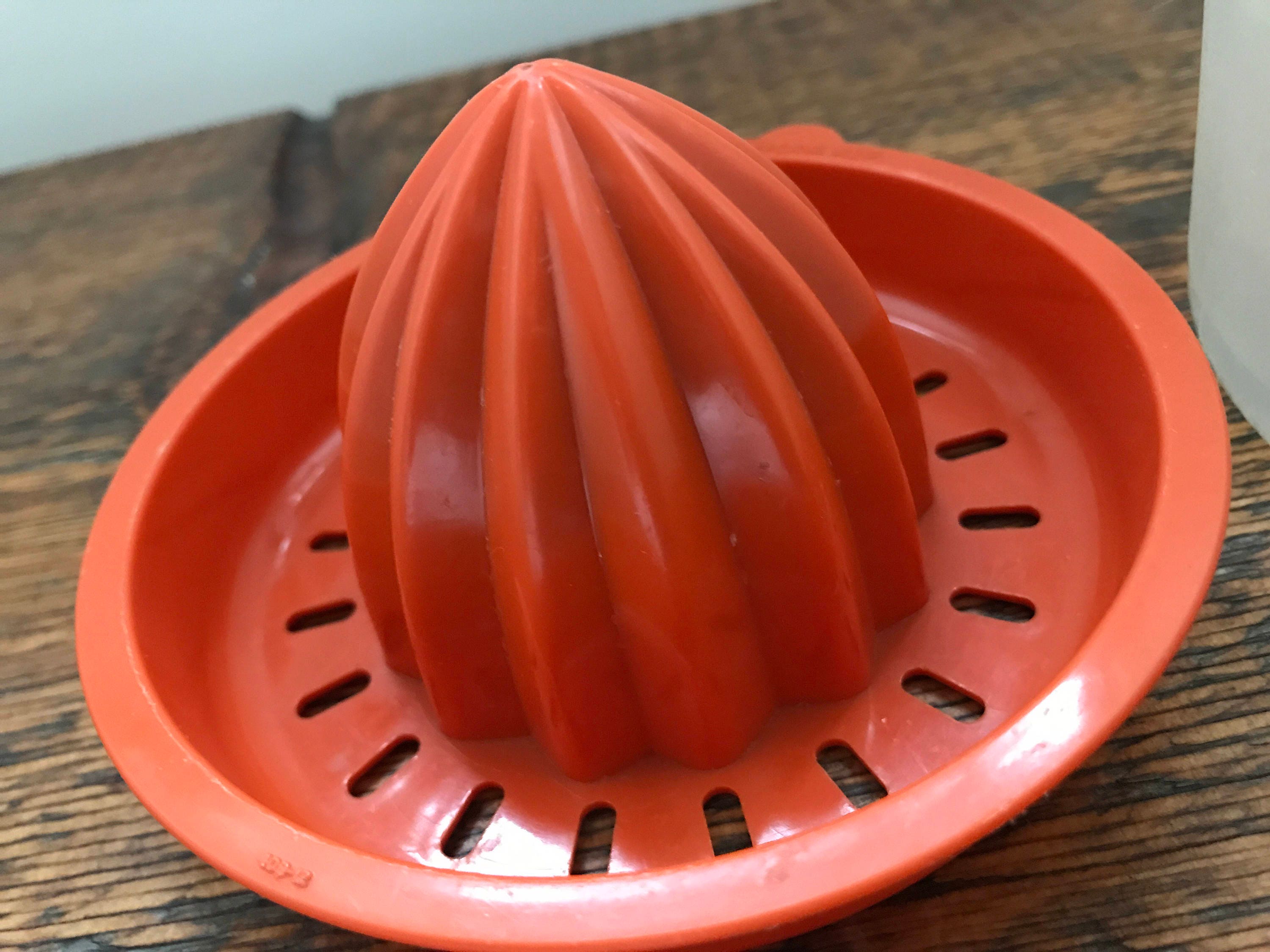 Vintage Tupperware Citrus Juicer Reamer with Container and Lid 409