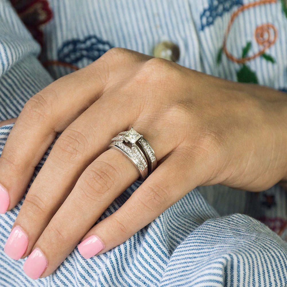 Classic Cathedral Wedding Band Guard 14 Karat Gold Wedding