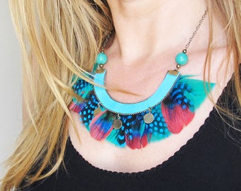 Collier Huruhuru , feathers , metal, leather , porcelain