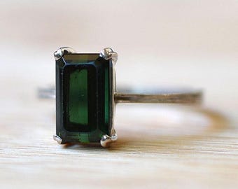 Vintage Green Tourmaline Ring - 2.80 Carat Green Tourmaline Ring - Tourmaline Engagement Ring - Vintage Solitaire Engagement Ring
