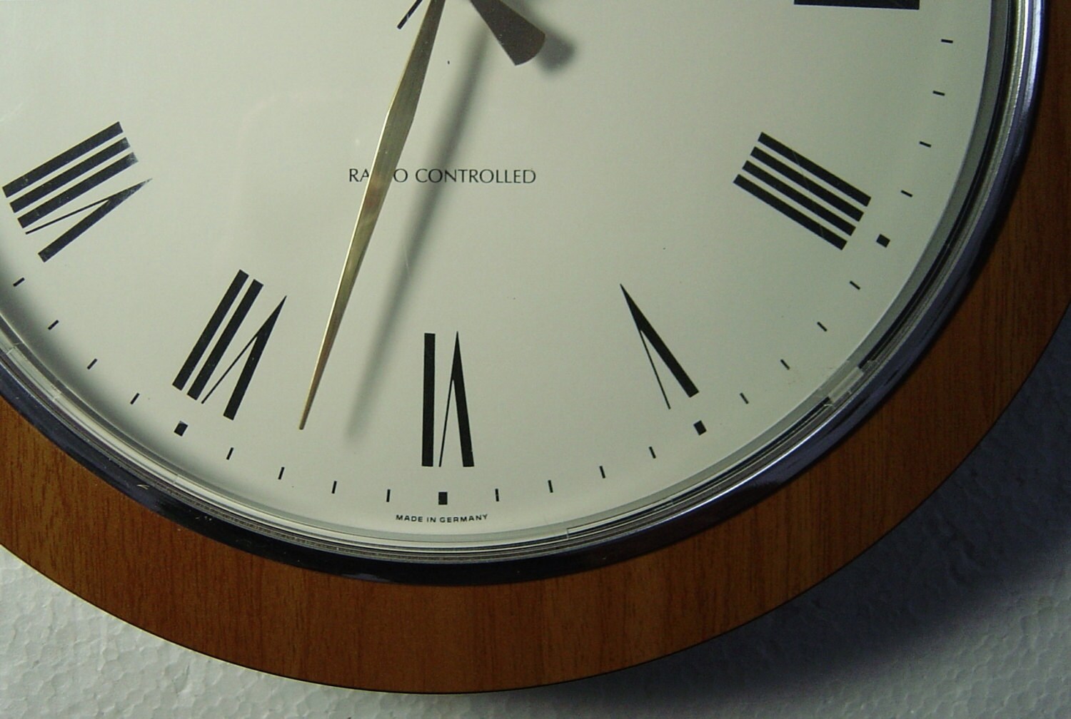 Junghans Mega Radio controlled Wanduhr Funkuhr Kirschbaum eBay