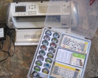 Huge Cricut Expression Lot Cutting Machine 19 Cartridges