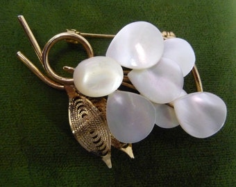 Bijou alliage doré broche intemporelle fleur chardon et perles brooch