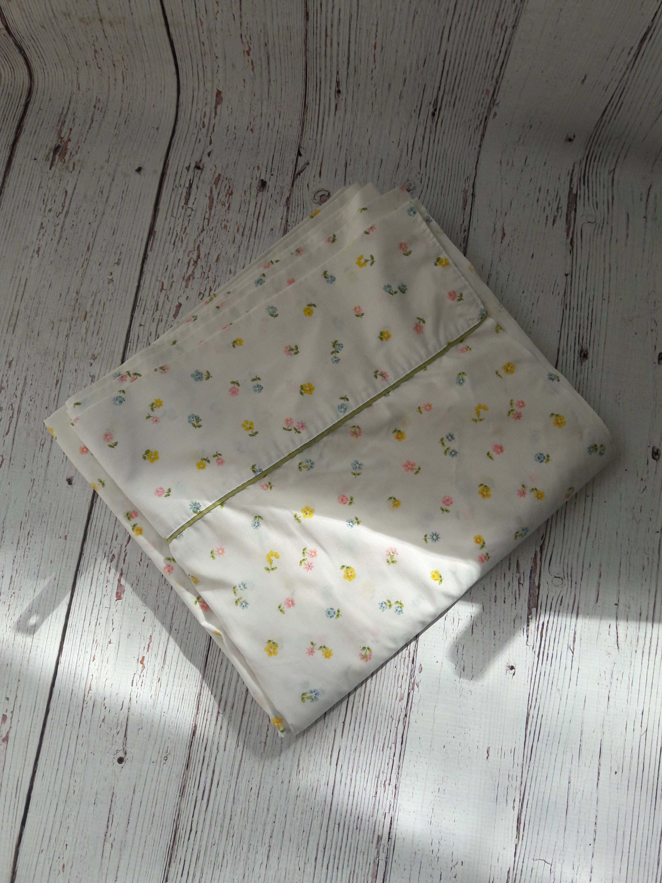 Vintage Bed Sheet/ Queen/ Flat/ Bedsheet/ Floral Print/ Made