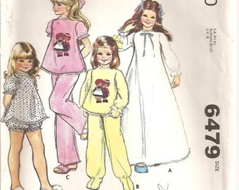 Vintage 1970s McCall’s Pattern 6479: Children’s and Girls’ Nightgown, Pajamas, with Color Raggedy Ann and Andy Transfer. Size M (6, 8) UNCUT