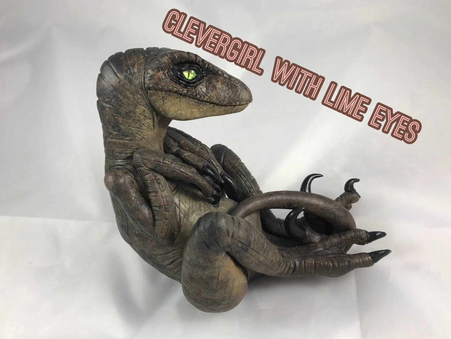 chronicle collectibles raptor hatchling