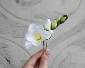 Wedding hair pin Bridal flowers hairpin White freesia hair accessories White flowers Prom hair accessories White wedding Prom White