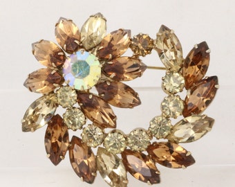 Simply Stunning Vintage Flower Brooch
