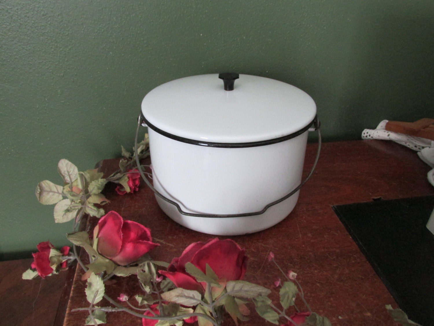Enamel Stock Pot White and Black Camping Kettle