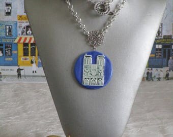 Collier plastron pendentif en céramique "Notre Dame de Paris