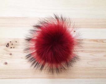 Pompon rouge en fourrure pour tuque et bonnet