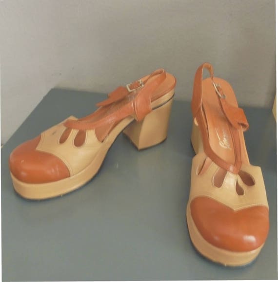 Fab 70s platforms. 38 EU size/ 7 US size. Beige/brown leather hippie women's footwear, made in Greece. In a very good vintage condition.