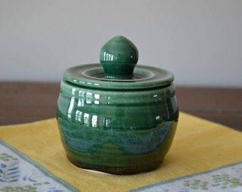 sugar bowl, jar, covered jar, jelly jar, honey jar, honey pot, relish dish, condiment jar, trinket jar