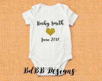 Pregnancy Announcement Onesie / Baby Announcement Onesie / Pregnancy Reveal Onesie / Maternity Photo Onesie / Custom Baby Onesie
