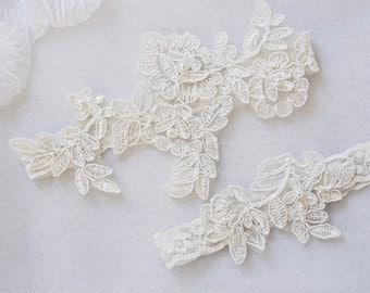OFF WHITE wedding garter set, customizable, bridal garter, lace garter, keepsake and toss garter, wedding garter, flower garter, Monogram