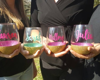 Gold Stemless Wine Glasses - Personalized Wine Glasses - Bridal Party Gifts - Girls Weekend - Glitter Wine Glasses