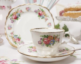 Dreamy vintage tea set by Colclough : tea cup, saucer and tea plate, so sweetly decorated with flowers.