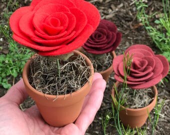 Felt Flower Bouquet /Faux Flowers/Felt Flowers / Desk decor / Room decor / Felt Flowers / Desk accessories / Flower Pot / Ceramics / Gifts
