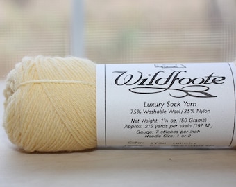 Wildfoote yarn, color SY34, lot 017 Lullaby (light yellow)