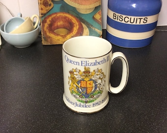 Vintage 1977 Queen Elizabeth 2nd Silver Jubilee Pottery Tankard, Pint Beer Tankard, British Royal Family Memorabilia, Wood and Sons