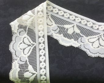 Beige Lace trim 2 1/2" wide