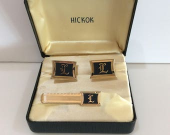 Hickok Cufflink Set Matching Tie Clip Bar Monogrammed Letter L Gold Look Black Matte Enamel Toggle Back Original Gift Box Wedding Business