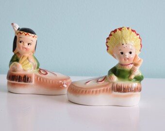 Vintage Native American Indian Children in a Moccasin, salt and pepper shakers, Vintage Japan, Kitsch, ceramic, little boy and little girl