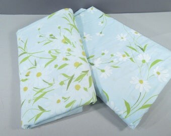 Vintage full sheet set, full flat sheet fitted sheet, double sheet, blue daisy, pastel aqua blue sheet, shabby chic bedding, pastel blue