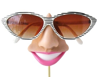 Smiling eyeglass holder, nose sunglasses display, eyewear display stand