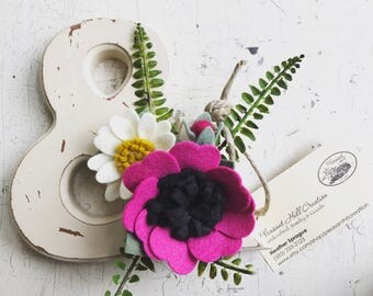 Felt flower spring ampersand