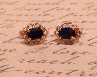 Vintage 14K yellow gold and blue sapphire faceted stud earrings